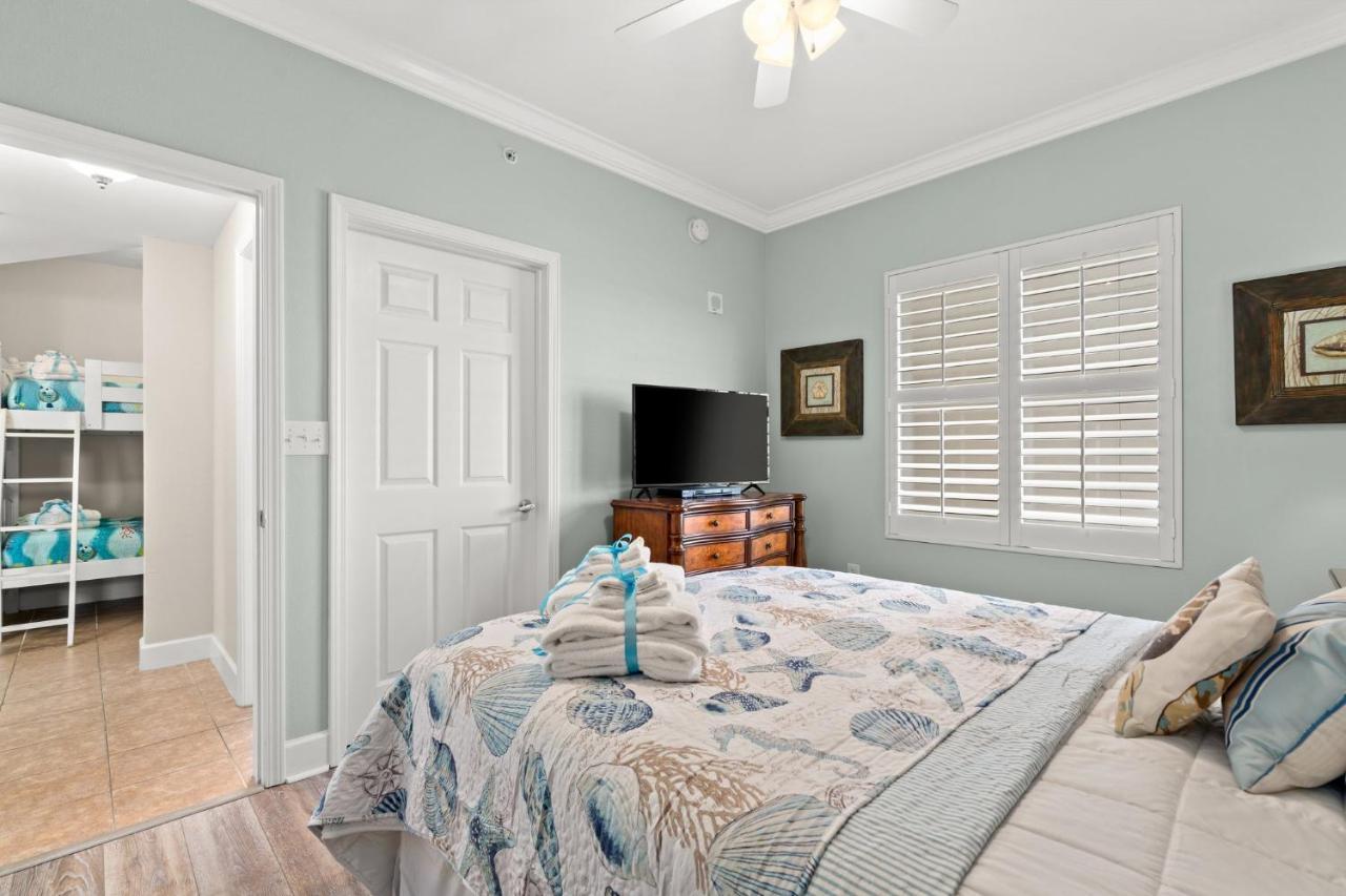 Corner Unit! To Ocean Views! Close To Pier Park! Holiday home