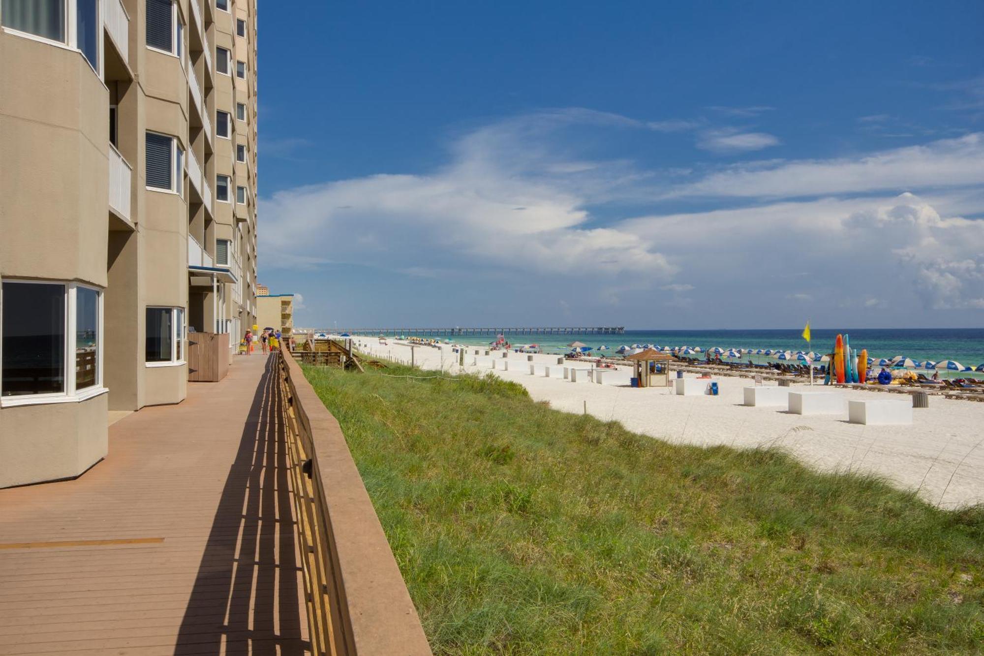 Corner Unit! To Ocean Views! Close To Pier Park! Holiday home