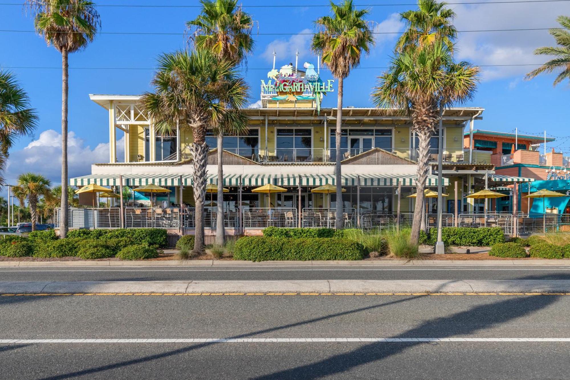 Corner Unit! To Ocean Views! Close To Pier Park! Holiday home